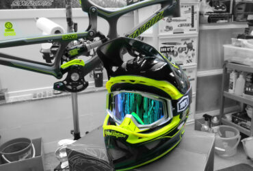 100% Motorcycle Goggles - Mirrored Lens