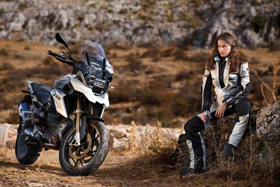 women motorcycle gears fitting
