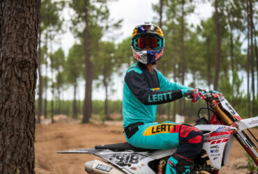 Leatt riding gloves