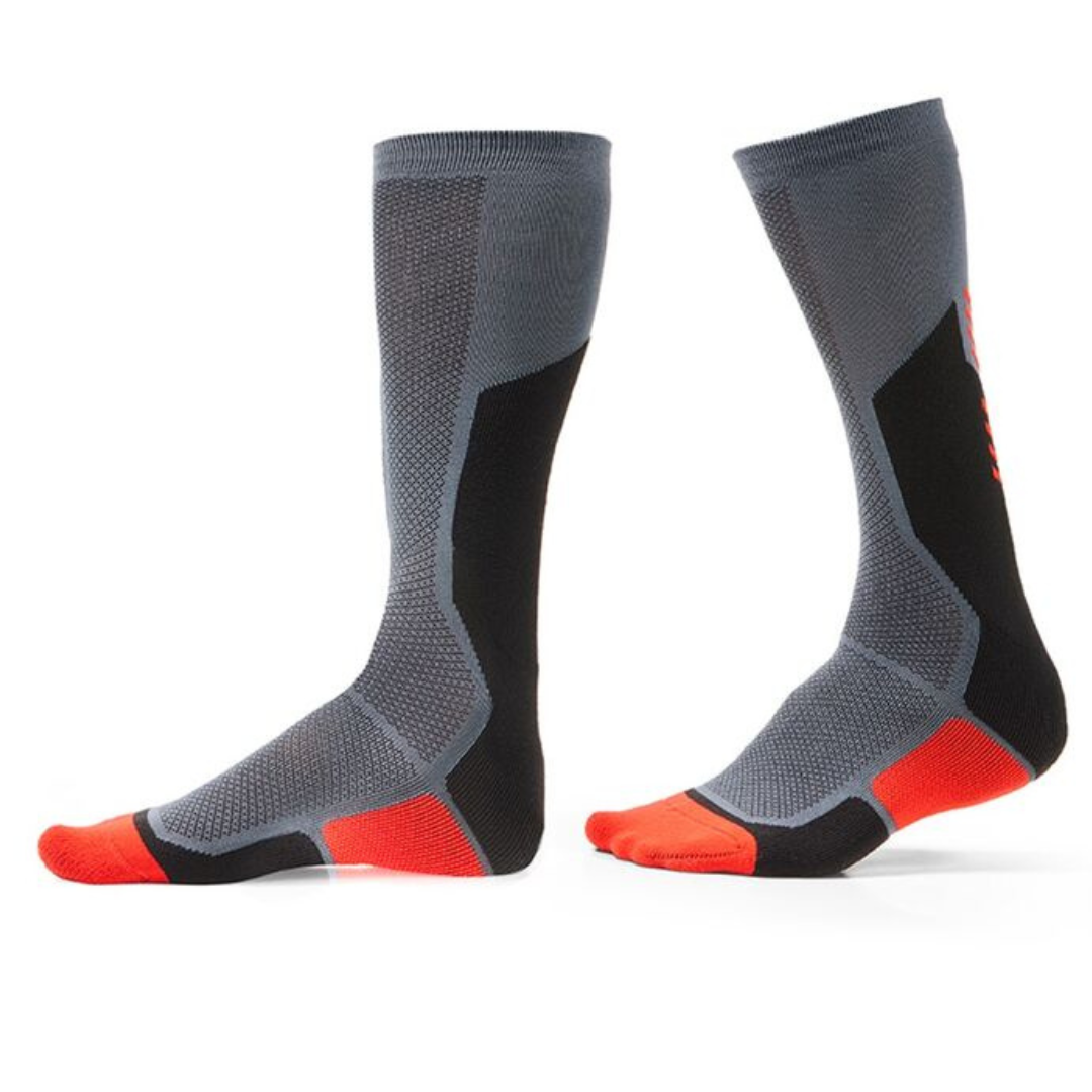 The REV'IT! Charger socks will keep your performance at the highest level on the street or track. They’ve been developed with a special 3D round-knit construction that actively regulates heat and wicks moisture away from the skin.