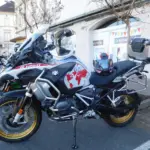Adventure motorcycle equipped with touring luggage