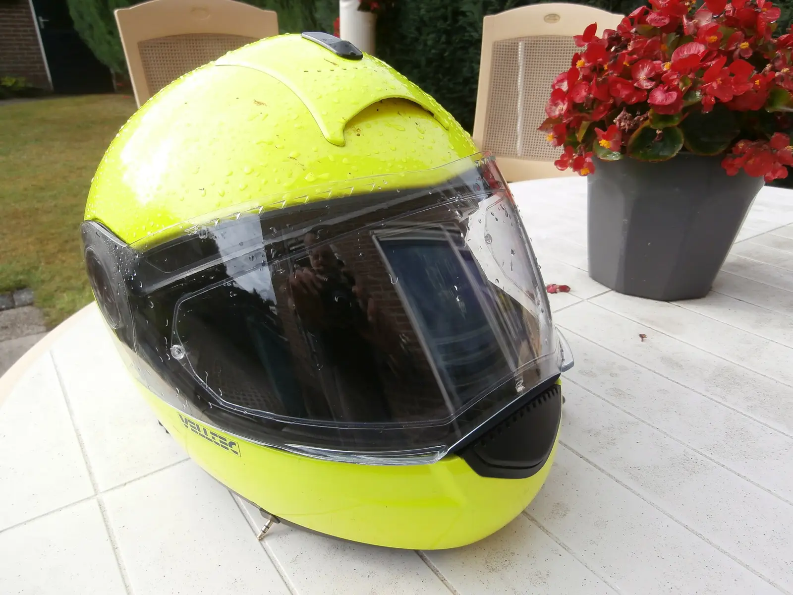 High-visibility full-face motorcycle helmet with its visor closed